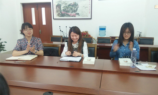 伟德国际19462013学生党支部召开“两学一做”理论学习交流会