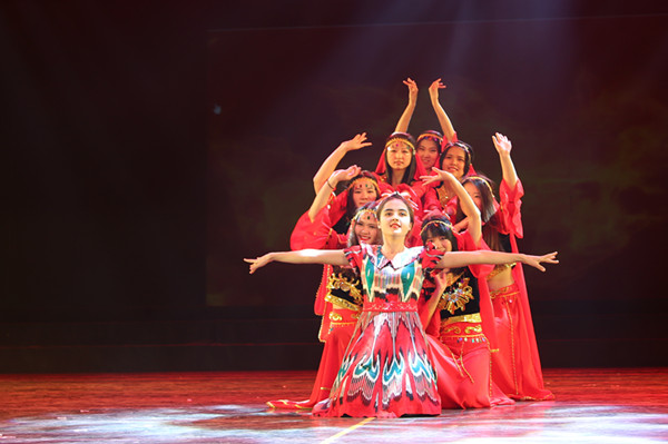 伟德国际19462016年“My Heart Goes with You” 迎新晚会圆满落幕