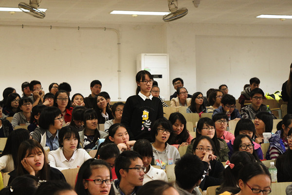 【伟德国际1946新生导航系列讲座】Learn to learn--伟德国际1946院长与14级学生亲密接触