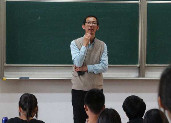 【伟德国际1946新生导航系列讲座】Learn to learn--伟德国际1946院长与14级学生亲密接触