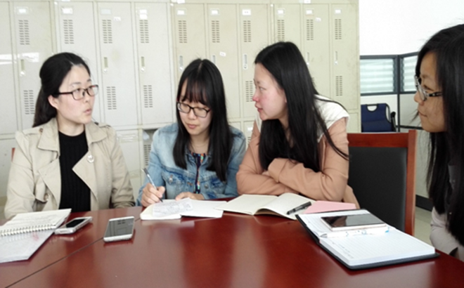 伟德国际19462014级硕士党支部开展“两学一做”组织生活会