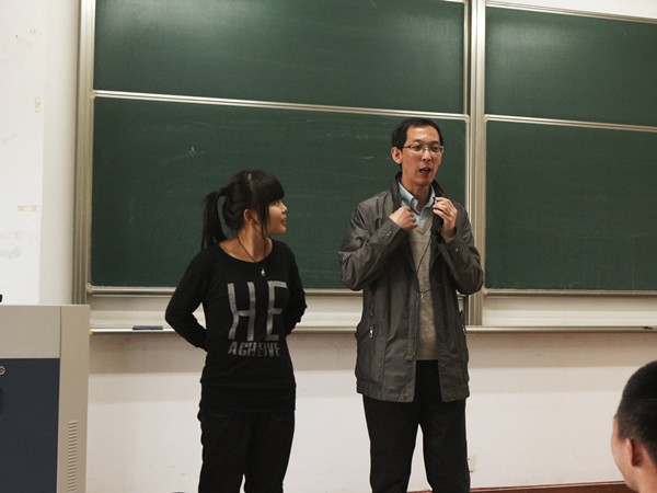 【伟德国际1946新生导航系列讲座】Learn to learn--伟德国际1946院长与14级学生亲密接触